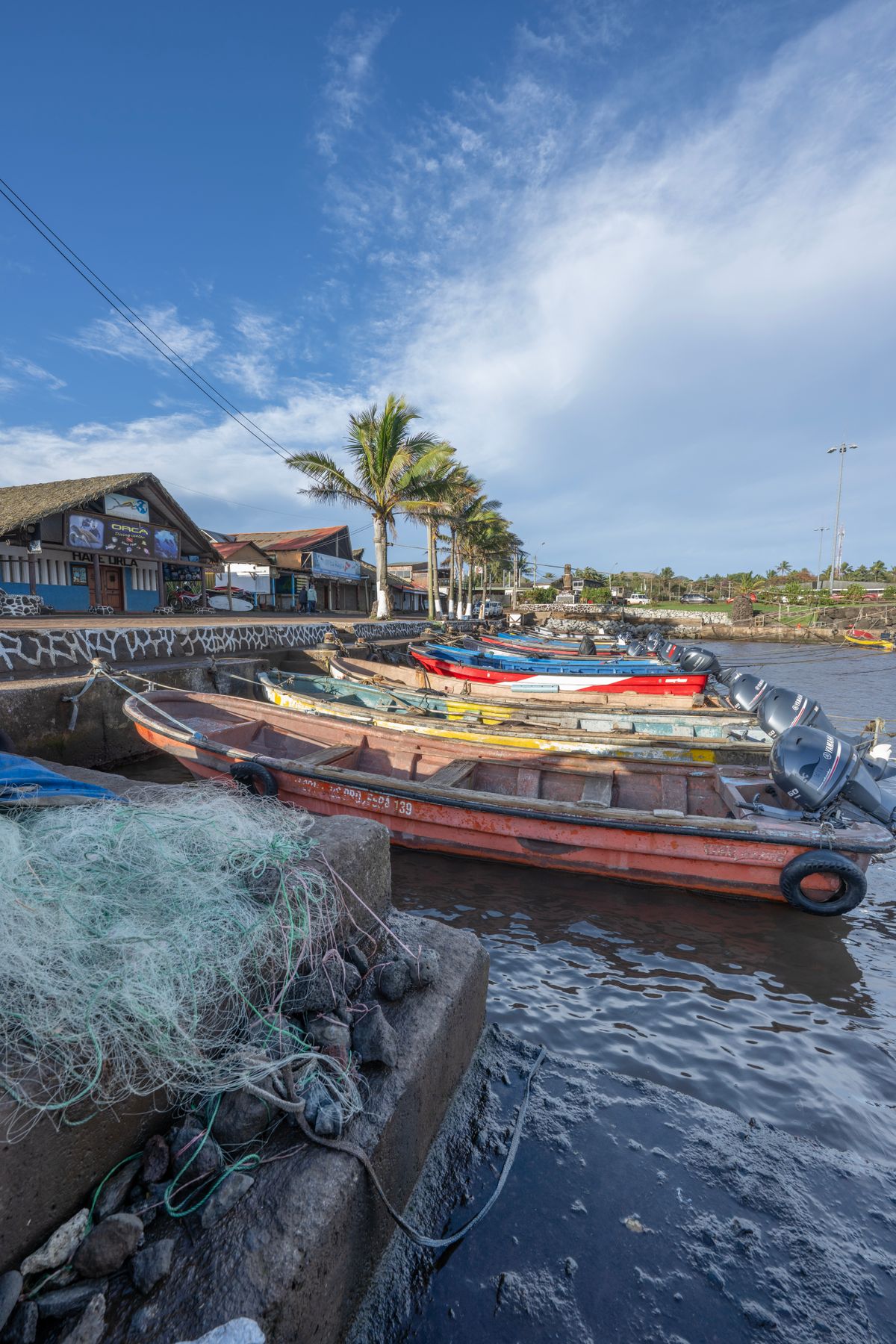 Botes en la costa de Valparaíso